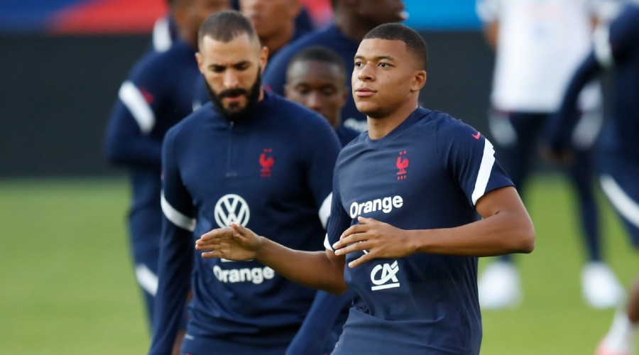 Benzema félicité par Mbappé !